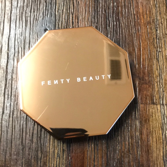 Fenty Mocha mami SunStalk'r Instant Warmth Bronzer - Picture 3 of 4